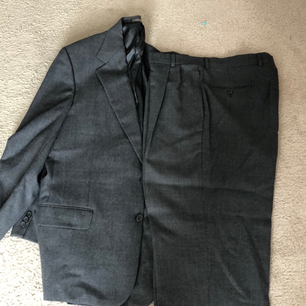 Beautiful Calvin Klein men’s wool suit